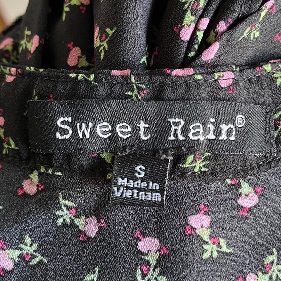 •Sweet Rain• Floral Print Flutter Sleeve Popover Blouse - Size Small - Picture 2 of 8